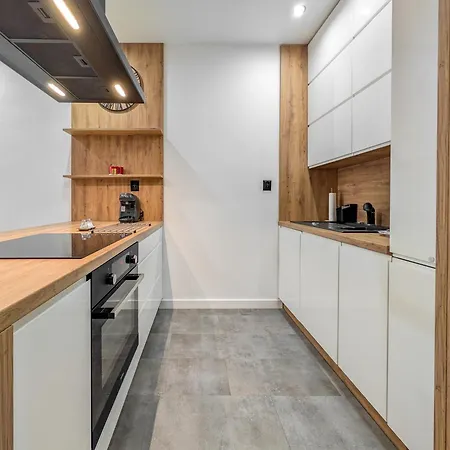 Mieszczańska Riverfront By Bookinghost