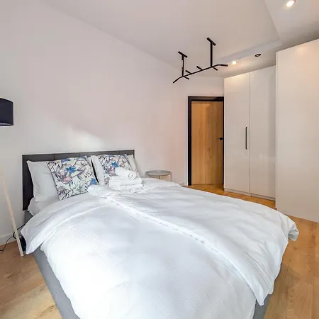 Mieszczanska Riverfront By Bookinghost Διαμέρισμα